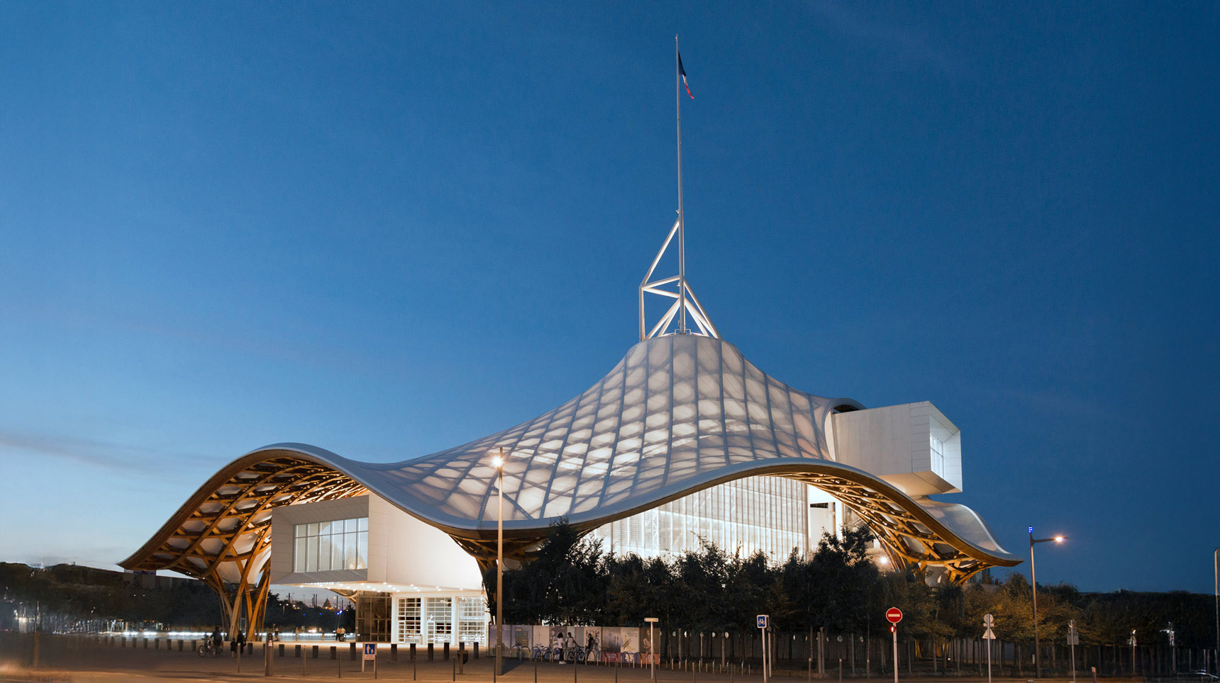 Centre Pompidou-Metz de nuit