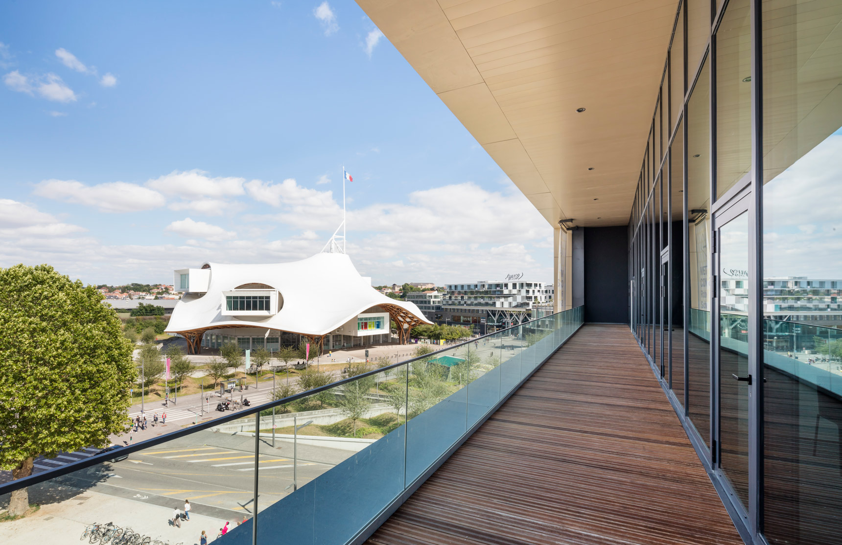 Vue du Centre Pompidou-Metz depuis Metz Congrès Robert Schuman