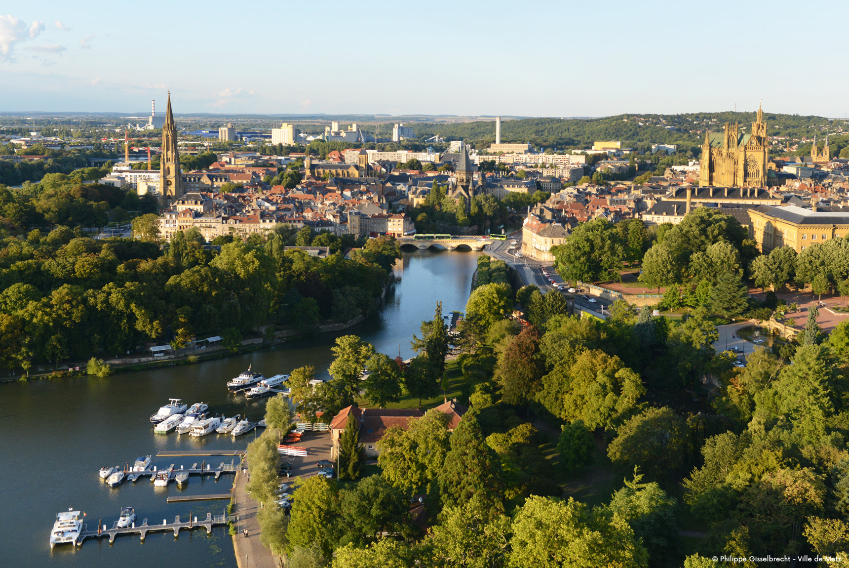 Vue aérienne du port de plaisance et de la Moselle © Philippe Gisselbrecht - Ville de Metz
